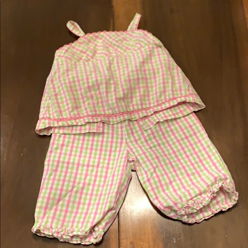Girls two piece set.